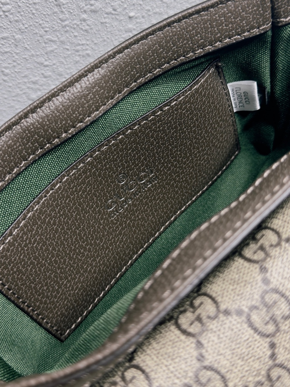 Gucci Beige GG Canvas Shoulder Bag with Red and Green Stripe 6’x9’x3’ - Picture 6 of 9
